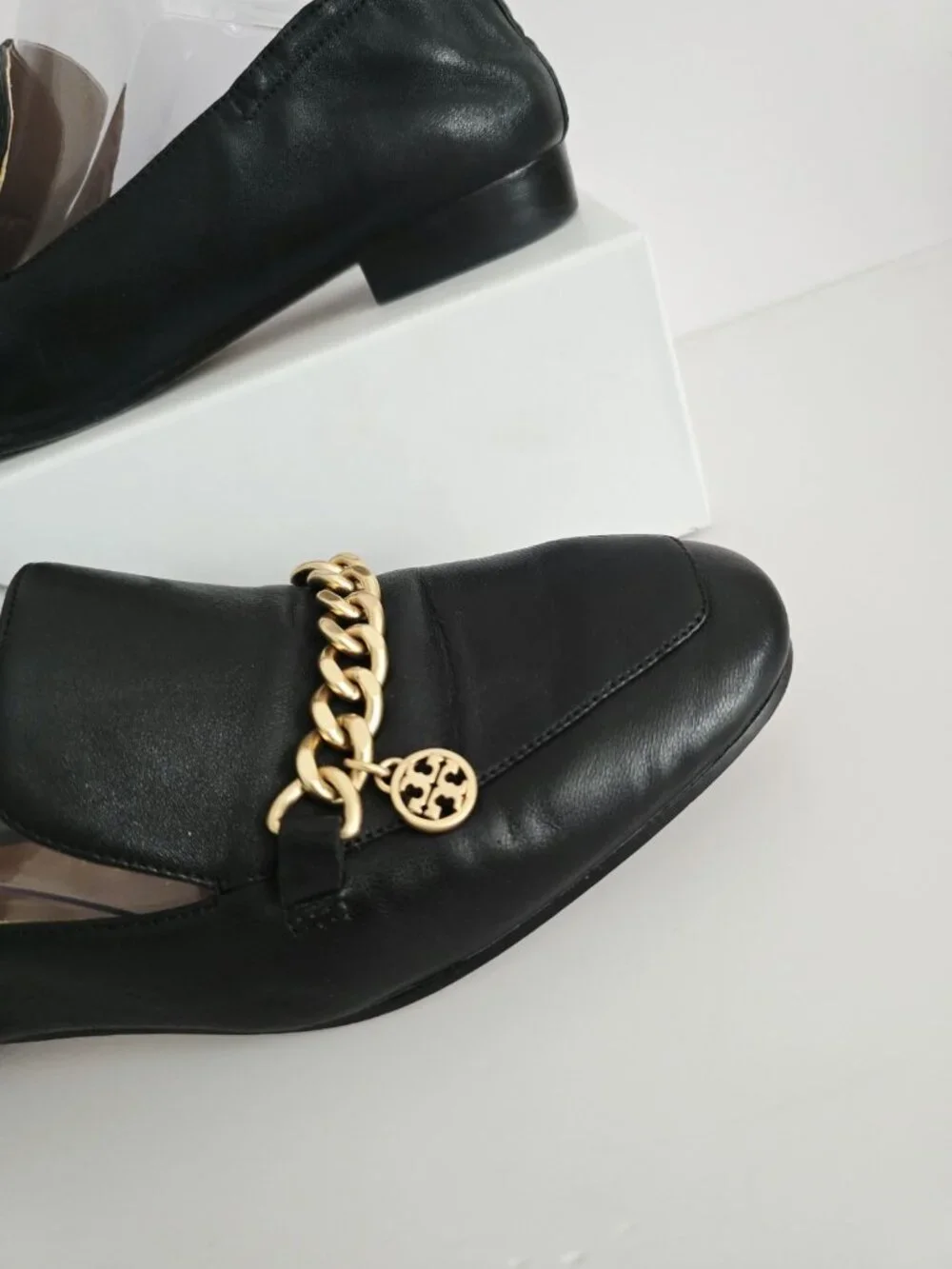 Tory Burch Mini Benton Black Loafers Flats 7.5 Gold Chain Charm Slip On Shoes
